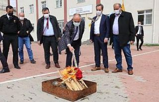 Başkan Öztürk Nevruzu kutladı, halka fidan dağıttı