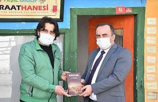 Başkan Sülük’ten kütüphaneye destek
