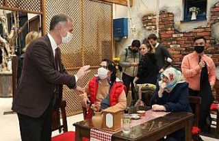 Başkan Taban, engelli öğrencilerle pasta kesip,...