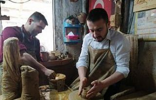 Başkan Tanır tezgaha oturarak çömlek yaptı