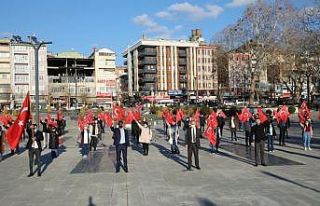 Başkan ve gençler İstiklal Marşı için buluştu