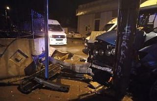 Başkent’te dolmuş ile taksi kafa kafaya çarpıştı
