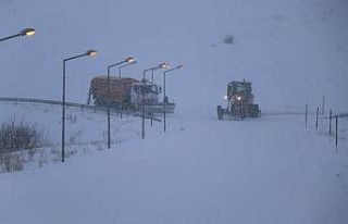 Bayburt ve Erzincan’ın yüksek kesimlerinde kar...