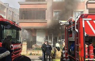 Bayrampaşa’da hediyelik eşya deposu yandı