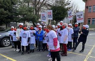 Bayrampaşa’da yaya geçitleri kırmızıya boyandı