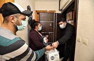 Bebekli ailelere ilk hediye Buca Belediyesinden