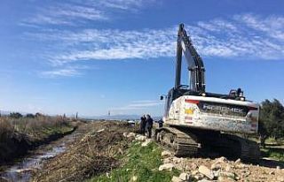 Bekirler’de 5 kilometrelik dere temizlik çalışması...