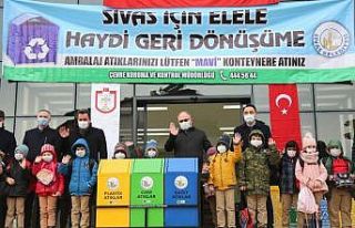 Belediyeden okullara 600 adet atık kutusu