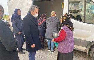 Besni Belediyesi ihtiyaç sahiplerine yemek dağıtıyor