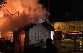 Bıçkı atölyesi alevlere teslim oldu