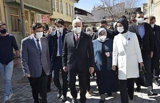 Binali Yıldırım: “Yolları böleriz, Türkiye’yi...