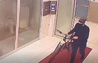 Bisiklet hırsızı güvenlik kamerasına yakalandı
