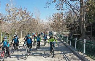 Bisiklet tutkunları Yeşilyurt’ta pedal çevirdi