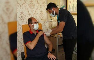 Bismil Kaymakamı Türkmen ikinci doz korona virüs...