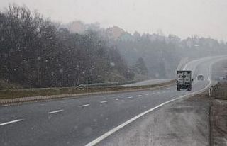 Bolu Dağı’nda hafif kar yağışı