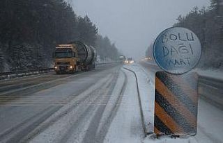 Bolu Dağı’nda kar yağışı şiddetini artırdı
