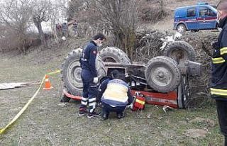 Bolu’da devrilen traktörün altına kalan sürücü...