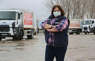 Bu kadınlar yıllardır çöp kamyonunda direksiyon...