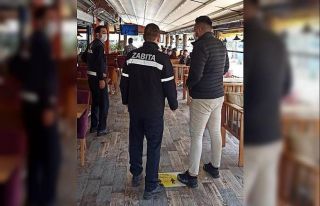 Buca’da zabıtalar pazar yerleri ve işletmelerde...