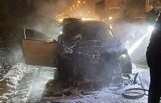 Bugün aldığı otomobili alev alev yandı