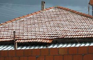 Burhaniye’de yağan dolu kar gibi beyazlattı