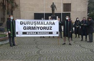 Bursa’da avukatlar duruşmalara girmeyerek sessiz...