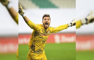 Bursaspor’un genç kalecisi Ataberk Dadakdeniz’den...