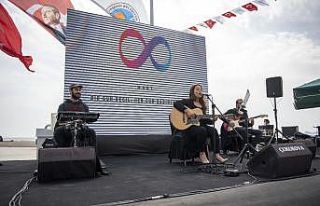 Büyükşehir Belediyesinden yerel sanatçılara destek