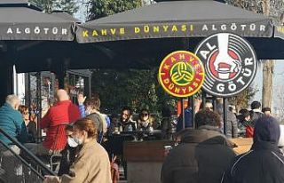 Caddebostan’da kalabalık havadan görüntülenirken...