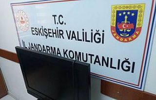 Çaldıkları televizyonu ikinci el eşya dükkânına...