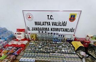 Çaldıklarını götüremeden yakalandılar