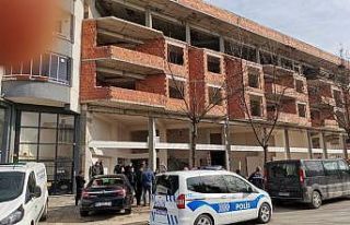 Çalıştığı inşaatın asansör boşluğuna düşerek...