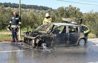 Çanakkale’de alev alev yanan araç küle döndü