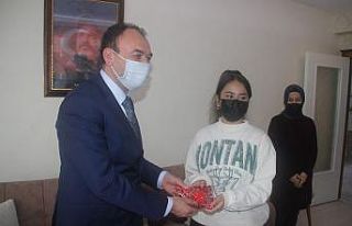 Çandıroğlu’ndan şehit kızına ziyaret
