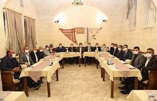 Canpolat muhtarlarla bir araya geldi