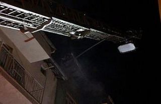 Çatıda çıkan yangın paniğe neden oldu