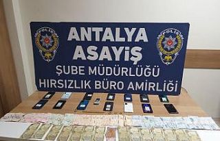 Çatıdan girip evi talan etti