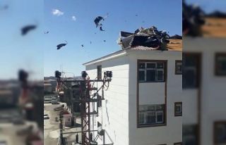 Çatıların kağıt gibi uçtu