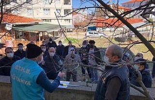Çiftçilere budama eğitimi