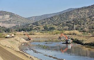 Çine çayında ıslah çalışmaları sürüyor