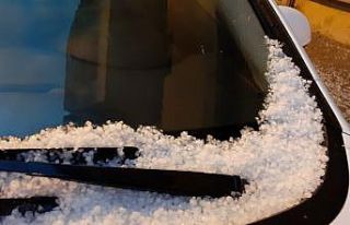 Cizre’de birlikte aniden bastıran dolu hayatı...