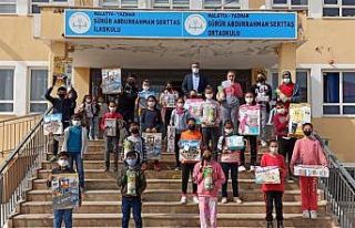 Çocuklar kendi oyuncaklarını kendi yapıyor