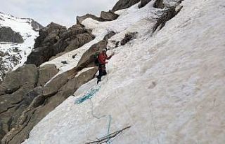 Dağcılardan Belkıs Zirvesi için rota tırmanışı