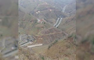 Dağların arasındaki otoban