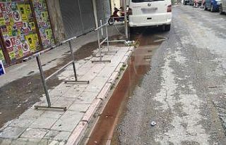 Depodan akan kan ve kötü koku ekipleri alarma geçirdi