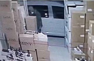 Depodan ayakkabı çalan hırsız kameralara yakalandı