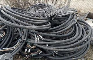 Depodan kablo çalan hırsızlar yakalandı