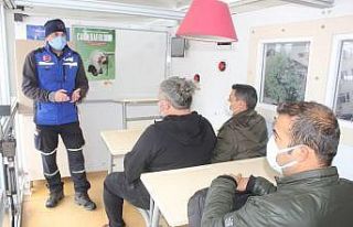 Deprem Tırında gazetecilere eğitim verildi