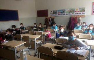 Depremde hasar gören okulda yüz yüze eğitim yeniden...