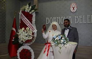 Depremin sembolü Buse dünyaevine girdi